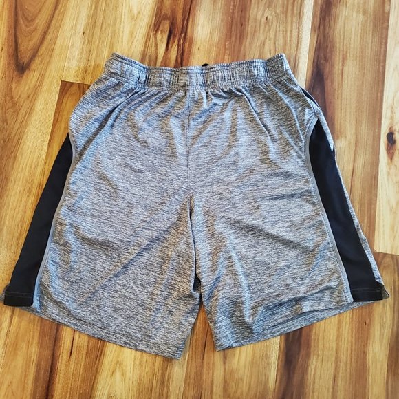 Under Armor Dark Grey Loose Athletic Shorts, size L - Picture 2 of 5